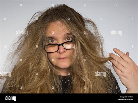 Mess up, as hair .